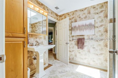 Exceptional value on superbly maintained residence with spacious - photo 42