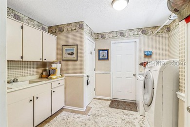 Exceptional value on superbly maintained residence with spacious - photo 45
