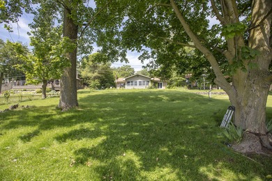 Great Building opportunity on 2 Lakes. 100 Feet of frontage on - photo 4
