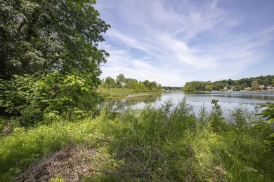 Great Building opportunity on 2 Lakes. 100 Feet of frontage on - photo 5