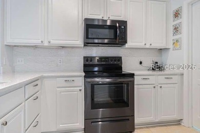 Welcome to this beautifully maintained & thoughtfully updated - photo 6