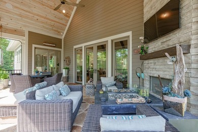 LIKE NEW CUSTOM HOME POSITIONED ALONG THE 11TH HOLE OF THE CREEK - photo 12