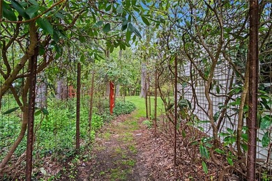 Rare Opportunity! Park-like yard on the cul-de-sac of Frankland - photo 24