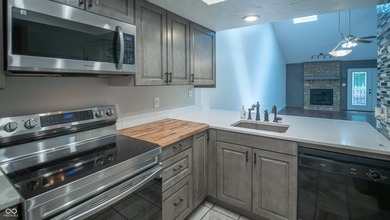 Welcome to your low-maintenance, all-electric oasis in The Trace - photo 10