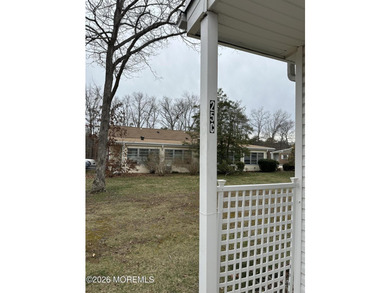 Beautifully maintained 920 sq. ft. quad model featuring freshly - photo 2