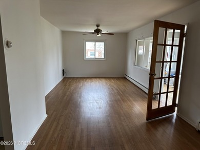 Beautifully maintained 920 sq. ft. quad model featuring freshly - photo 4