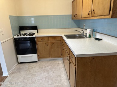 Beautifully maintained 920 sq. ft. quad model featuring freshly - photo 8