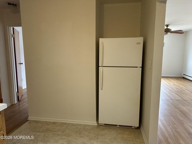 Beautifully maintained 920 sq. ft. quad model featuring freshly - photo 9