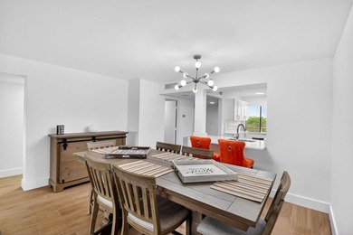 Beautifully updated and COMPLETELY FURNISHED 2-bedroom, 2-bath - photo 12