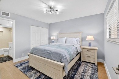 Beautifully updated and COMPLETELY FURNISHED 2-bedroom, 2-bath - photo 23