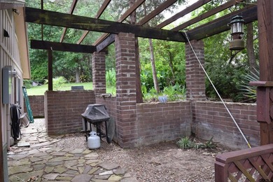 Enjoy the perfect blend of lake life, spacious yard and private - photo 4