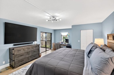 Beautifully updated and COMPLETELY FURNISHED 2-bedroom, 2-bath - photo 32