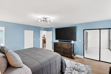 Beautifully updated and COMPLETELY FURNISHED 2-bedroom, 2-bath - photo 34