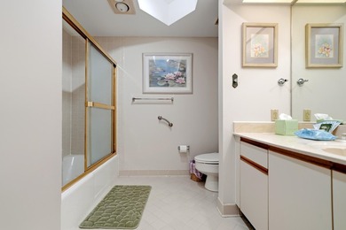 This bright and fresh 2-bedroom Gulf-front unit has been - photo 16