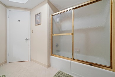 This bright and fresh 2-bedroom Gulf-front unit has been - photo 17