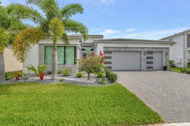 Lake Home For Sale in Boca Raton, Florida