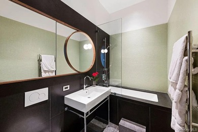 Just Listed! Chic renovated 2 bed Loft with washer dryer on High - photo 7