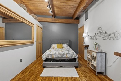 Highly desirable top-floor urban loft in the Buggyworks