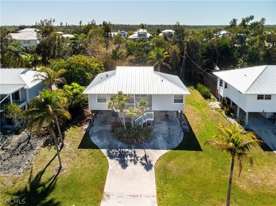 Captains Cove, 2- bedrooms 2.5- baths, Piling Home and pool at - photo 2