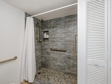 SUPER CLOSE TO THE BEACH! DOCK! 3 BEDROOMS! Beautifully - photo 12