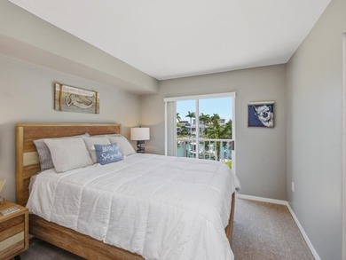 SUPER CLOSE TO THE BEACH! DOCK! 3 BEDROOMS! Beautifully - photo 13