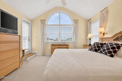Wake up to ocean breezes and end your days with glowing coastal - photo 26