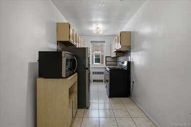 Riverwood Cooperative presents a top-floor, spacious - photo 10