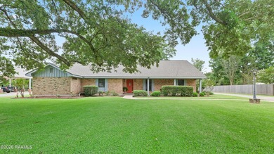 Bayou frontage! This classic home presents an opportunity to - photo 1