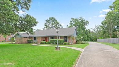 Bayou frontage! This classic home presents an opportunity to - photo 2