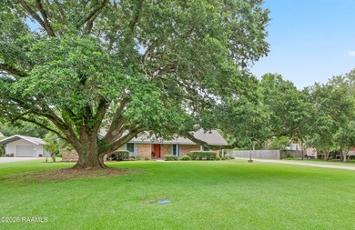 Bayou frontage! This classic home presents an opportunity to - photo 3