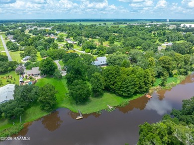 Bayou frontage! This classic home presents an opportunity to - photo 5
