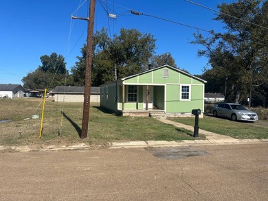 Grenada Reservoir Home For Sale in Grenada Mississippi