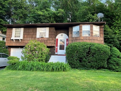 Presenting a premier buying opportunity in Glen Cove. This - photo 1