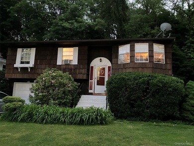 Presenting a premier buying opportunity in Glen Cove. This - photo 2
