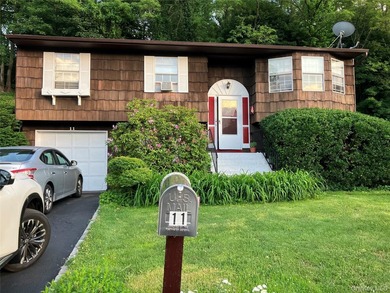 Presenting a premier buying opportunity in Glen Cove. This - photo 4