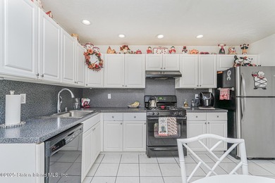 Welcome to 516 Medina Street, a beautiful attached single family - photo 9