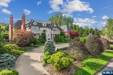 A decorators showplace! Beverly Hills Regency-Style Colonial - photo 2