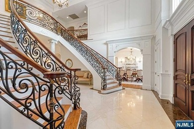 A decorators showplace! Beverly Hills Regency-Style Colonial - photo 5