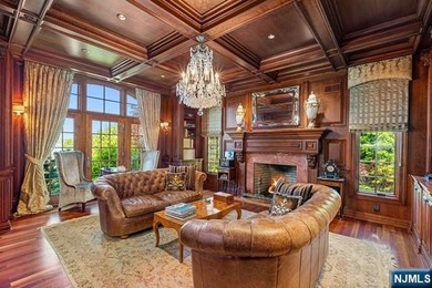 A decorators showplace! Beverly Hills Regency-Style Colonial - photo 8