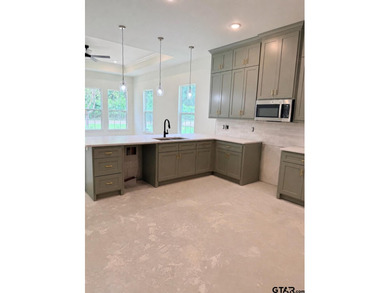 Located just four blocks from the community common area with a - photo 4