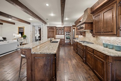 Welcome to 6987 Canal St. in the prestigious Oak Hollow - photo 8