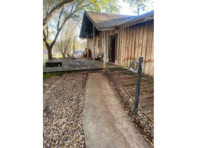 Millwood Lake Home For Sale in Saratoga Arkansas