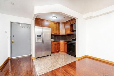 Experience refined living in the heart of Flushing. This elegant - photo 4