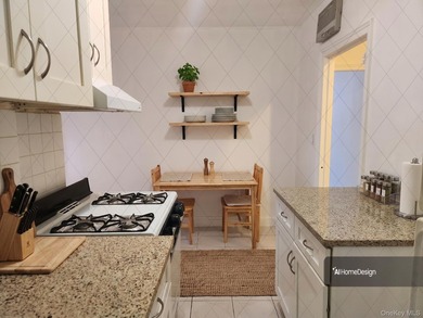 Bright, Large Studio with Renovated Kitchen and Bath and New - photo 9