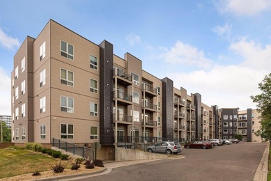 Welcome to University Flats in Prospect Park! Walk, bike, or - photo 2