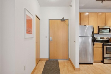 Welcome to University Flats in Prospect Park! Walk, bike, or - photo 4