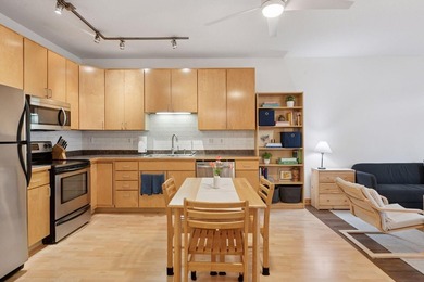 Welcome to University Flats in Prospect Park! Walk, bike, or - photo 7