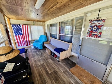 Excellent location and tons of potential for this manufactured - photo 21