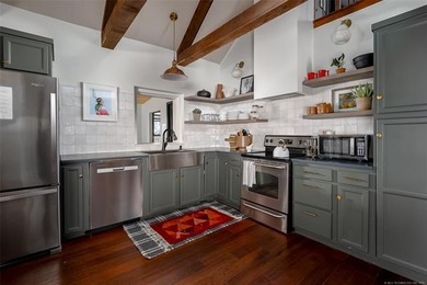 Rustic charm meets modern comfort in this beautifully log cabin - photo 8