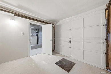 Fully renovated Single Family located in the highly sought-after - photo 24